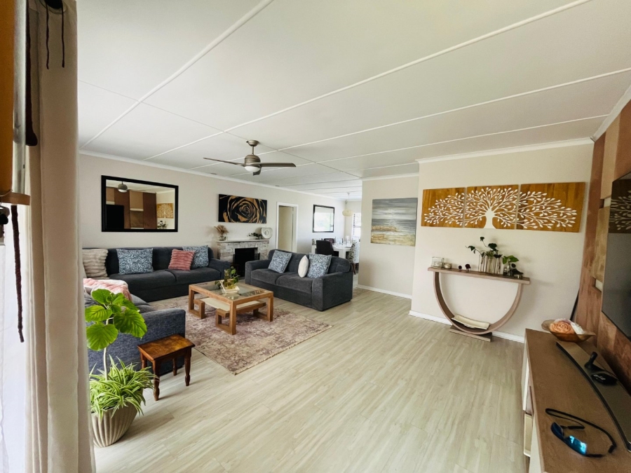 6 Bedroom Property for Sale in Gonubie Eastern Cape